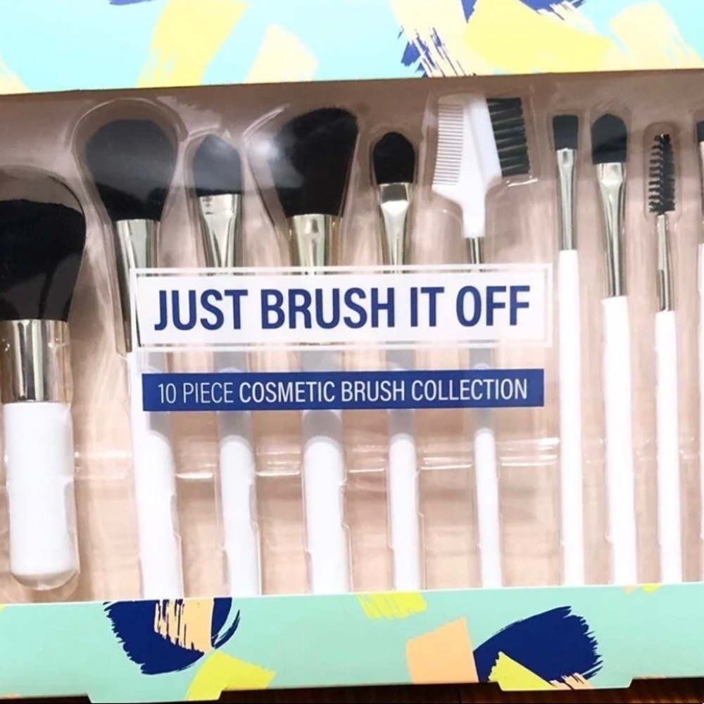 Bundle of make up 10 PCs brushes/make up bag w/pouch green